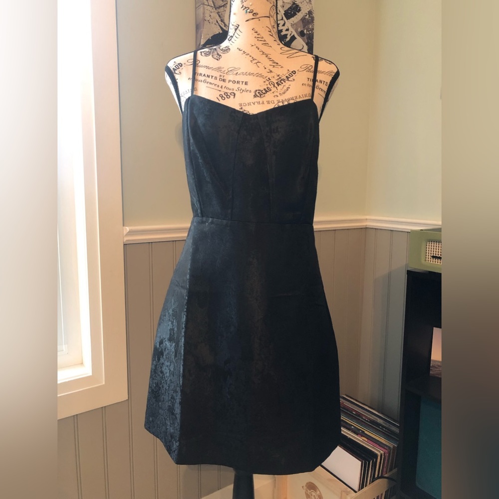 Brocade sleeveless cocktail dress size 10